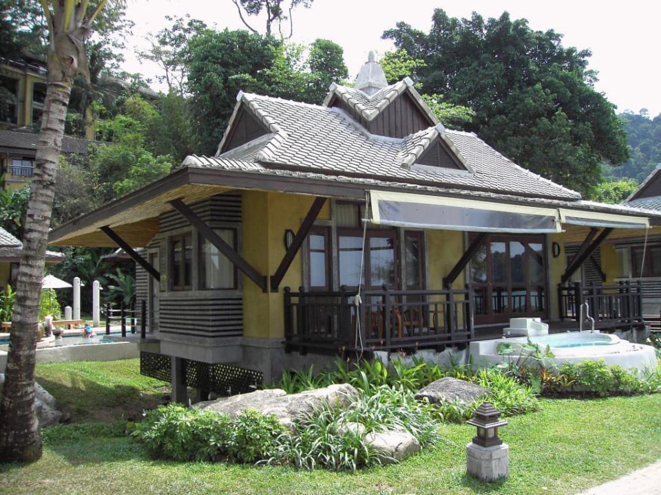 Blick auf die Jacuzzi-Villa 106 Moracea by Khao Lak Resort