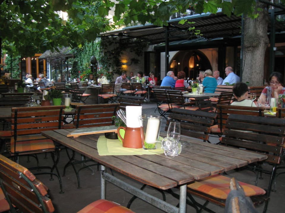 Schöner Aussenbereich Breuers Rüdesheimer Schloss