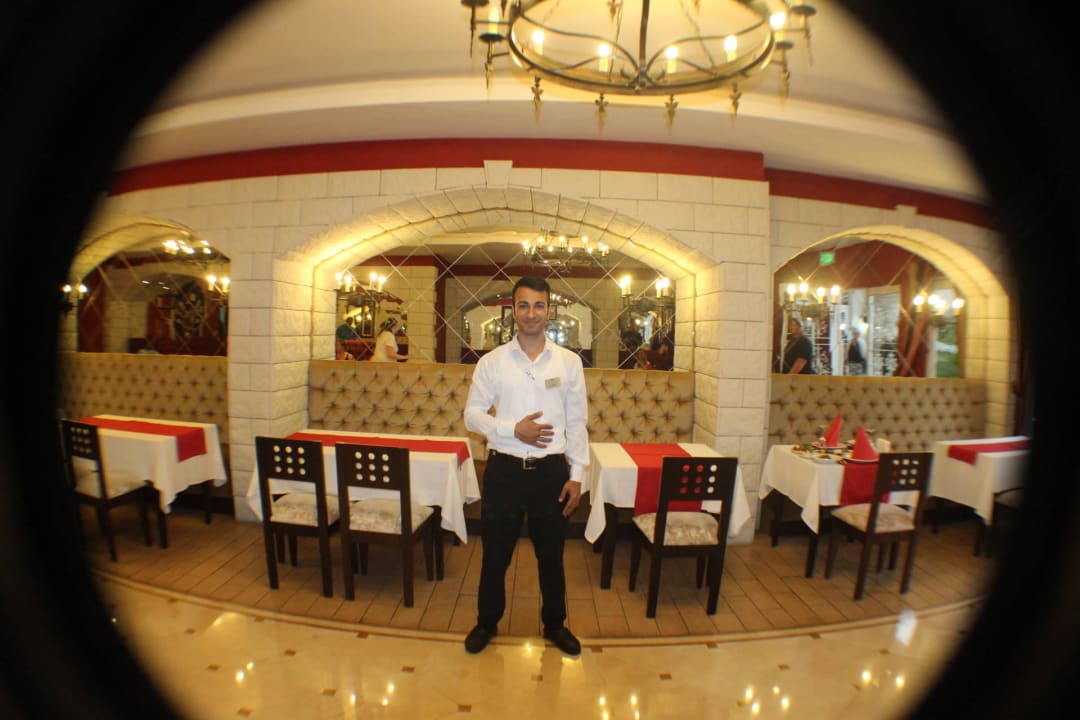 Spezialitäten Restaurant Seaden Corolla Hotel