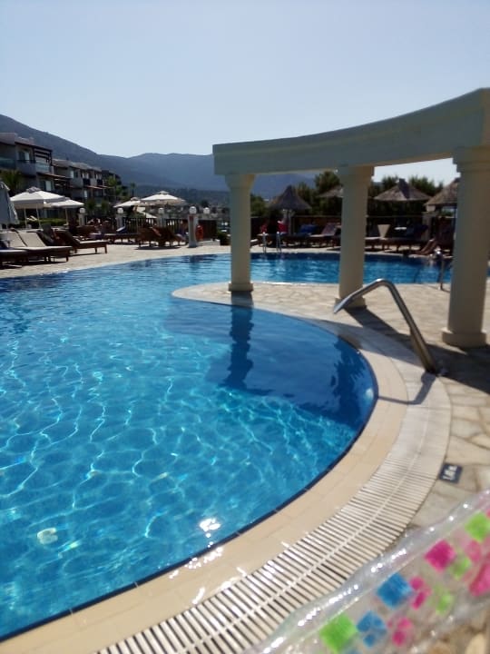 Pool Alexander Beach Hotel & Village Resort