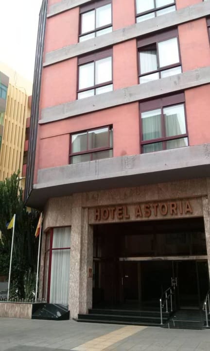 Na aussen halt Bull Astoria