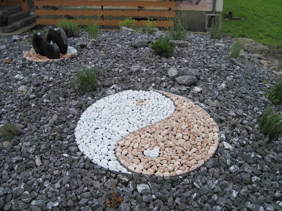 Neu angelegte Vorgartenanlage Pension & Ferienwohnung Solaria