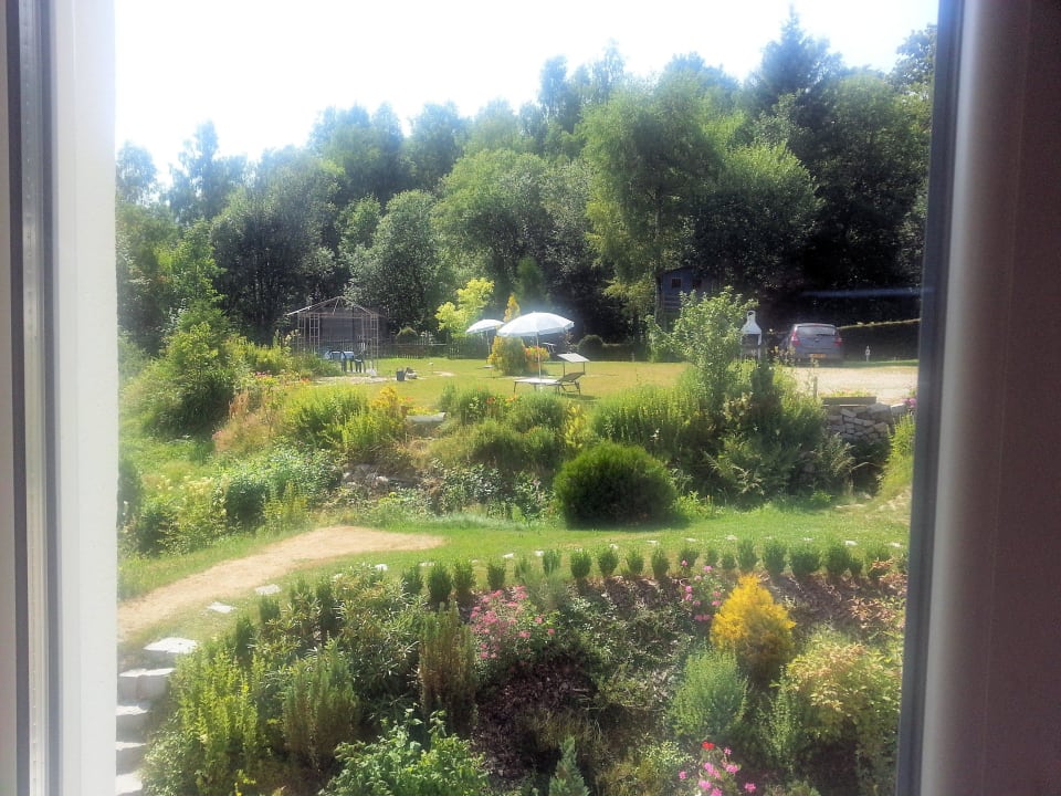 Blick in den Garten Hotel Brunnenhof