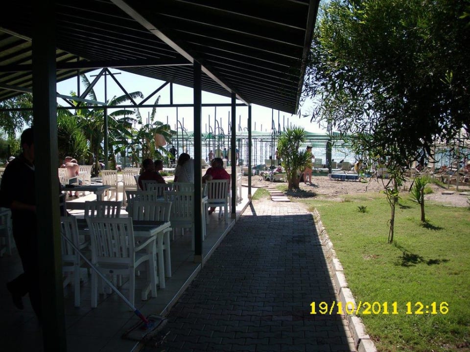 Von Strandbar zum Strand Telatiye Resort