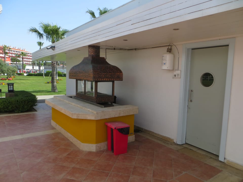 Essen und Trinken an der Beachbar, hier gibt es alles IC Hotels Santai Family Resort