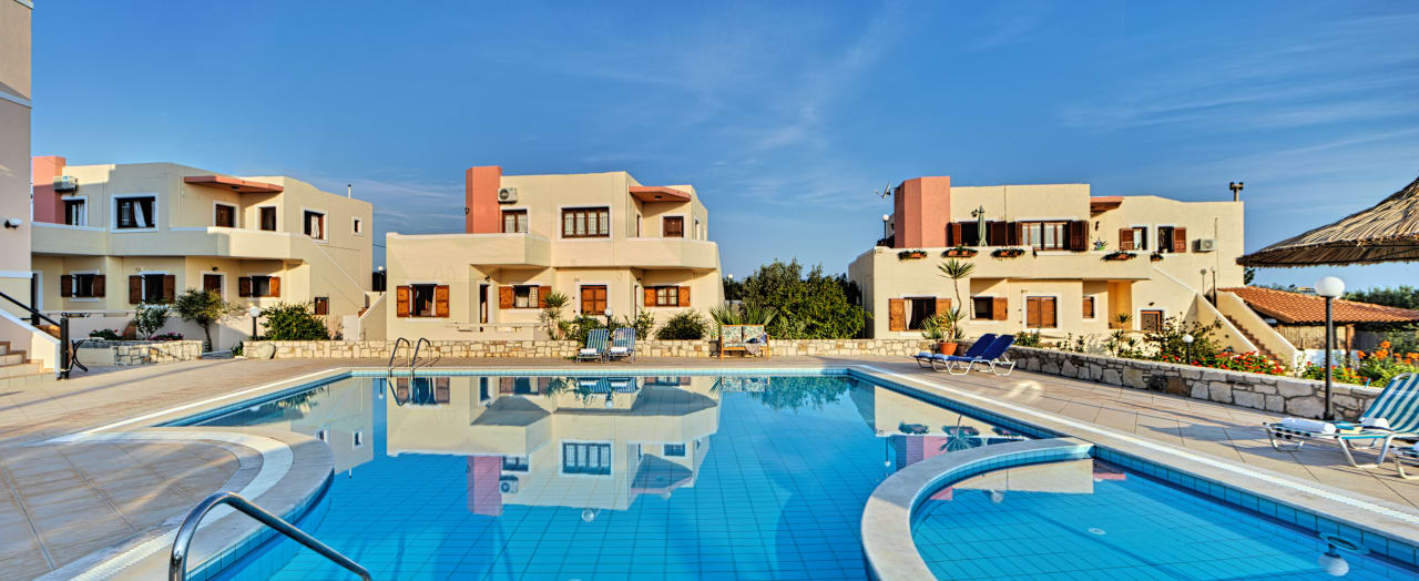 Pool Elea Suites & Residences