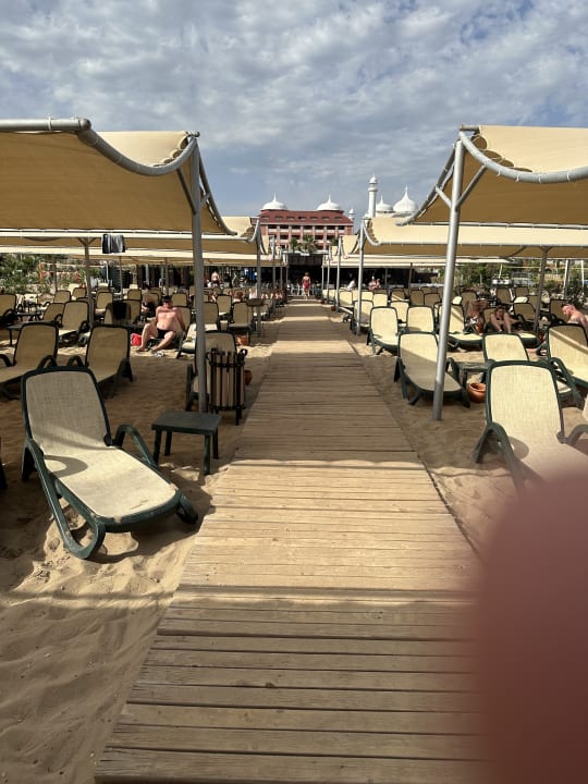 Strand Well Palace Side