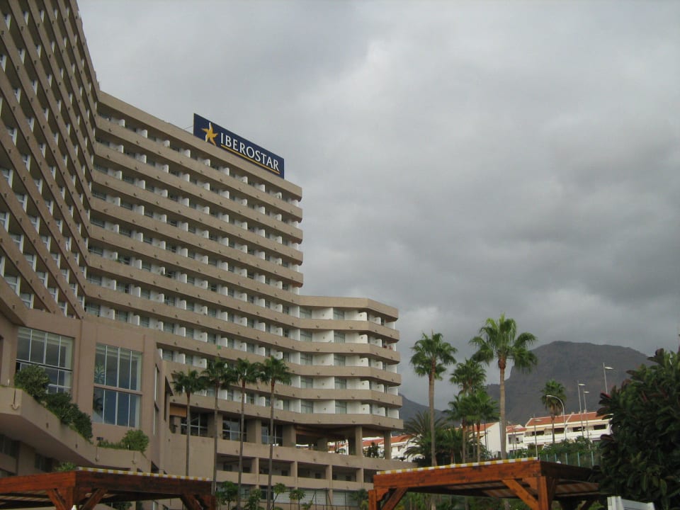 View of the hotel from the beach Iberostar Waves Bouganville Playa