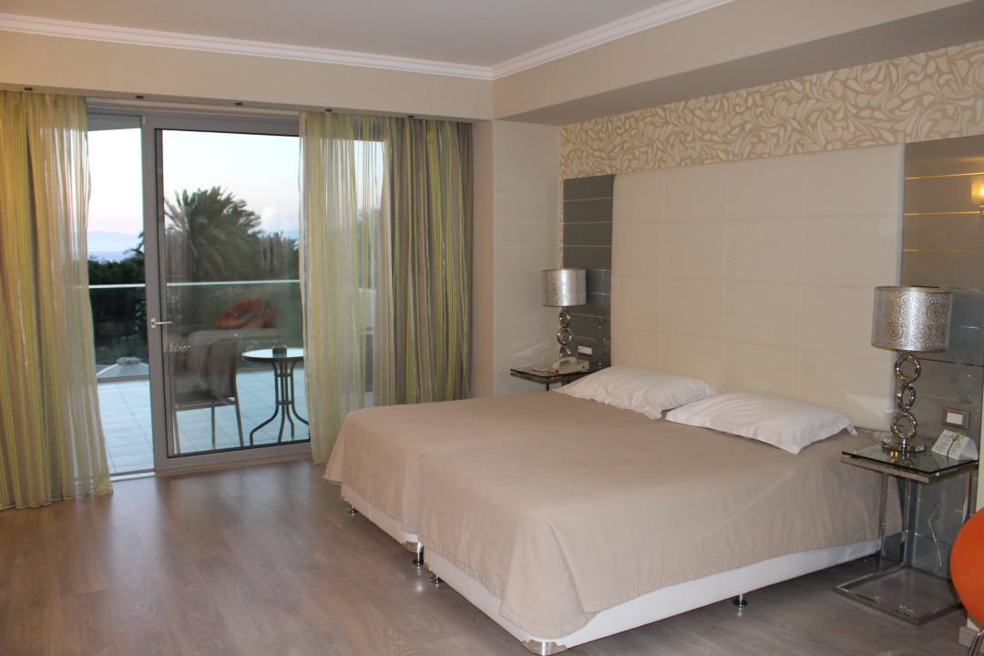 Bett Atrium Platinum Luxury Resort Hotel & Spa