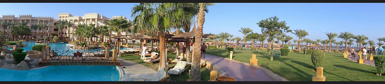 Vom Animationspool aus zum Strand Pickalbatros Palace Resort
