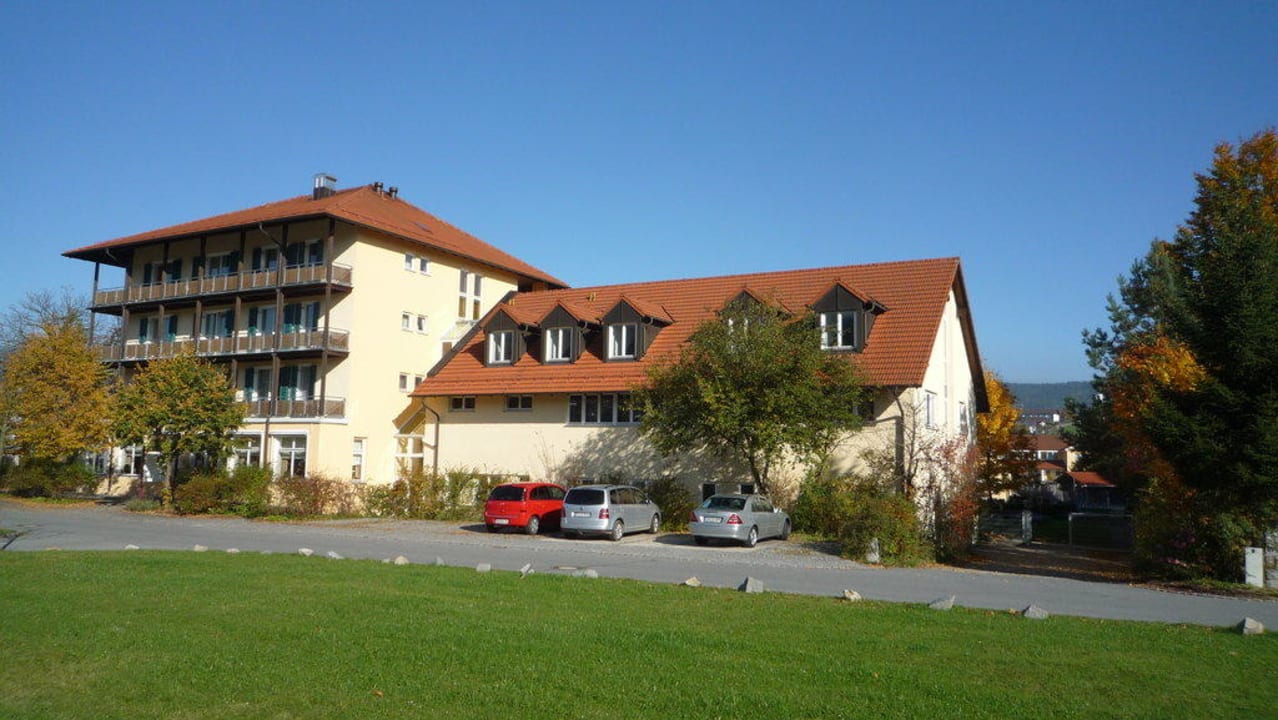 Hotel-Seitenansicht zur Bahnlinie Hotel Herzog Heinrich