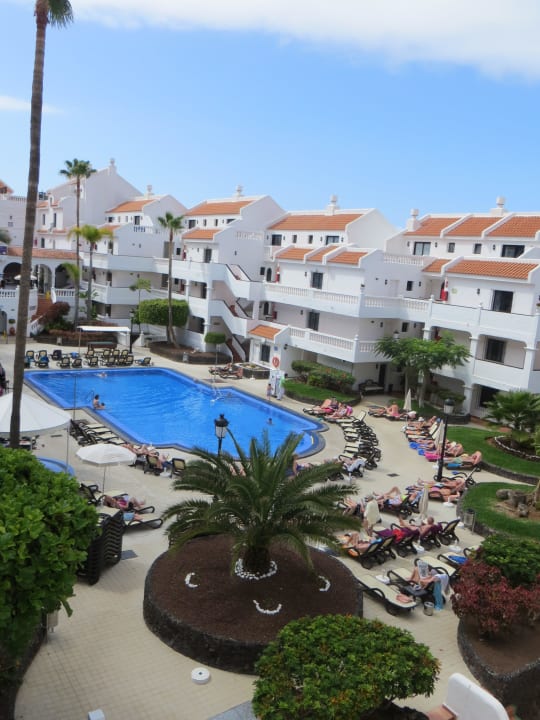 Blick auf den Pool und die Anlage Ona Beverly Hills Heights