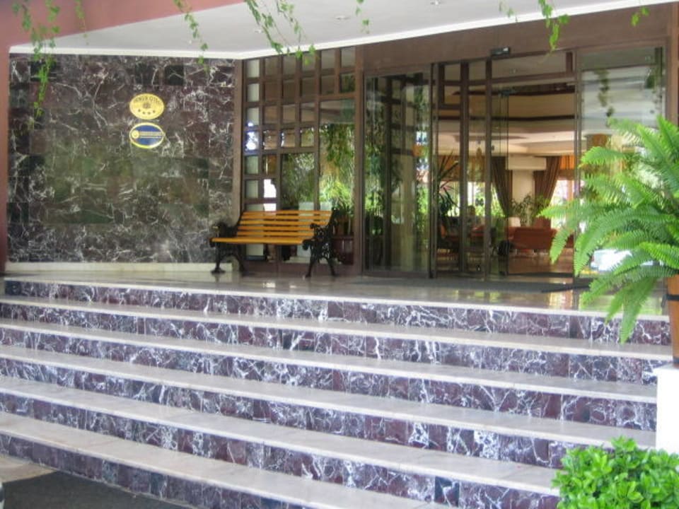 Eingang Bieno Club Venüs Hotel &Spa