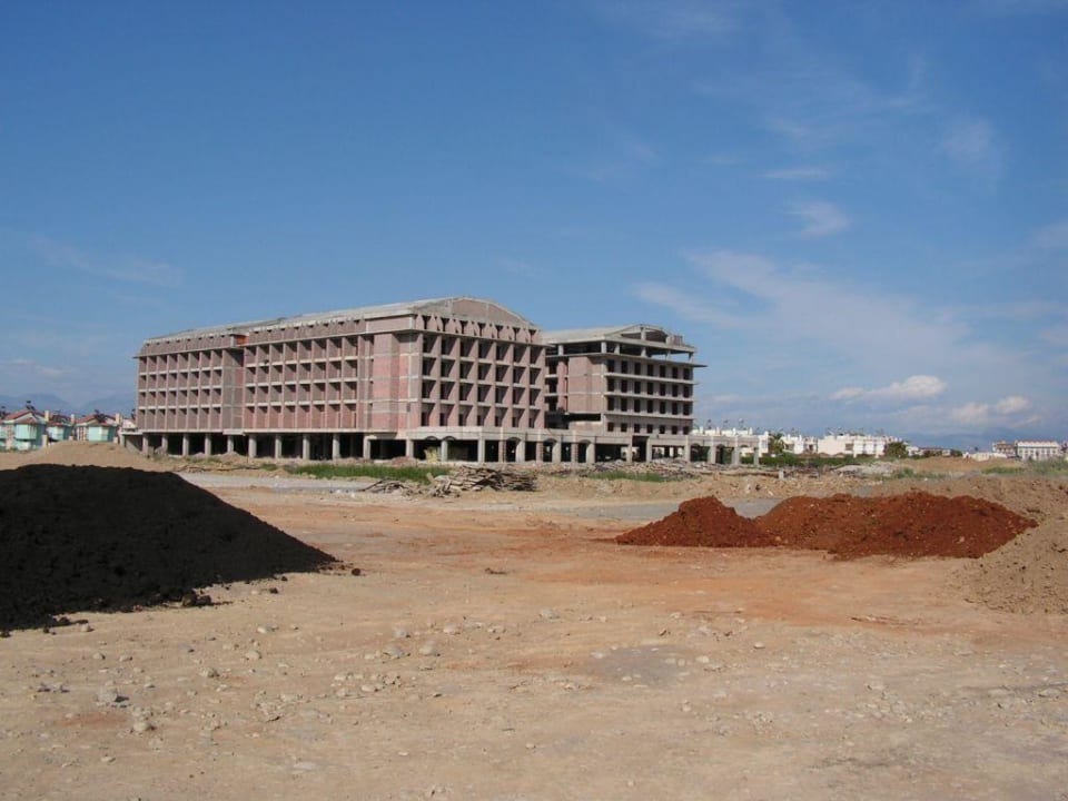 Nachbarhotel (Schwesterhotel?) im Rohbau Crystal Family Comfort Collection