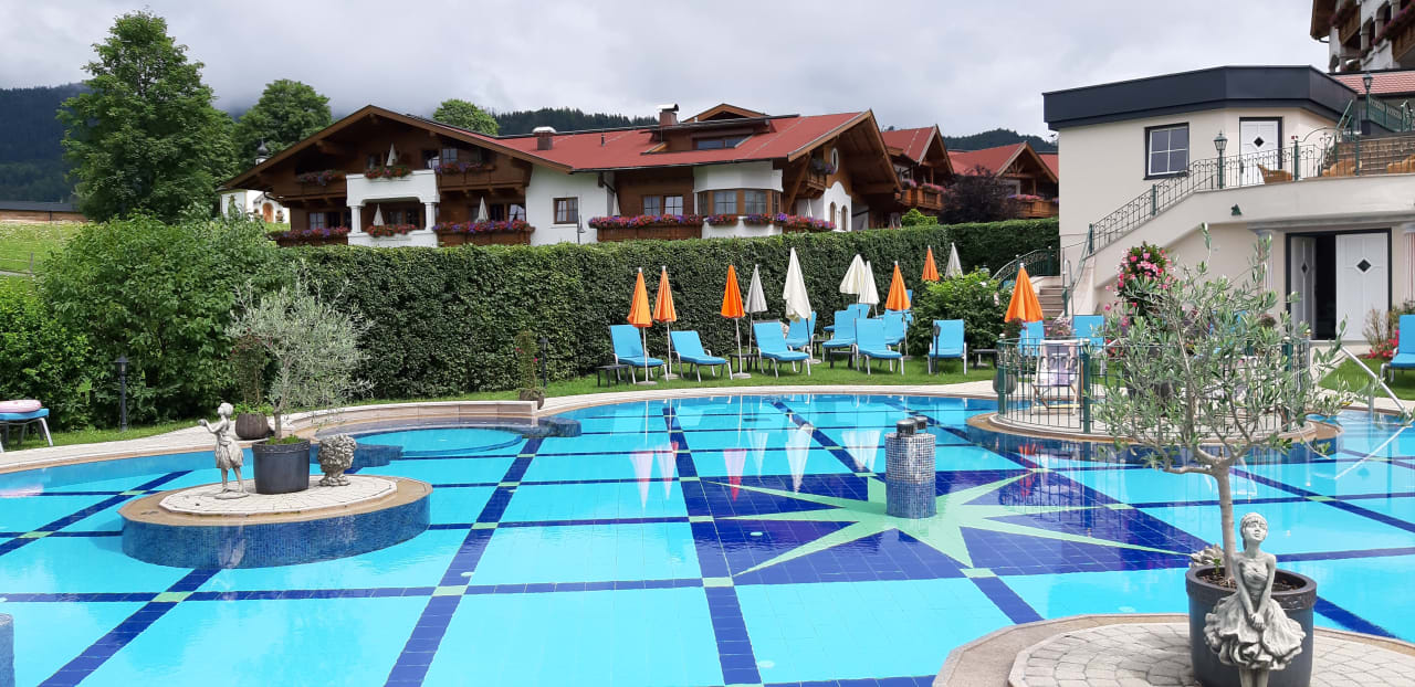 Pool Wohlfühlresort Peternhof