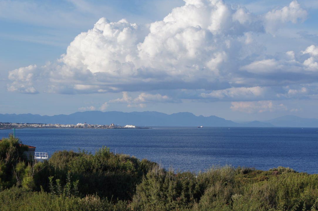 Widok na miasto Rodos i Turcję Hotel Kalithea Horizon Royal