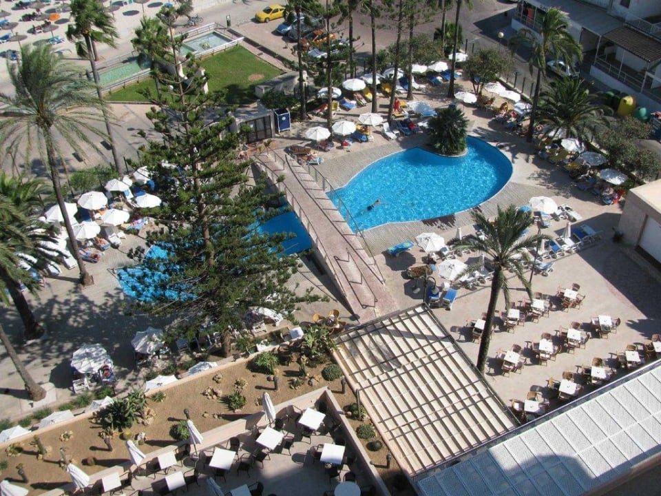 Blick auf die Poolanlage CM Playa del Moro