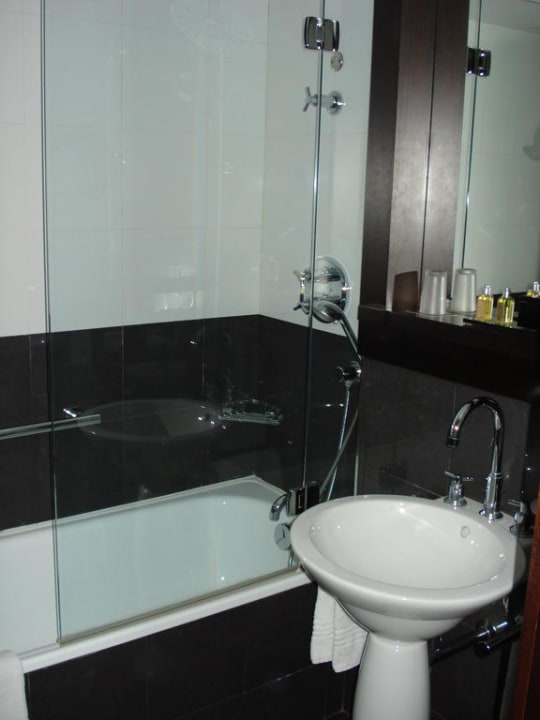 Blick ins Badezimmer Hotel Sofitel Lisbon Liberdade