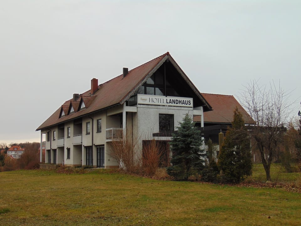 Strassenblick zum Hotel Hotel Landhaus Moritzburg