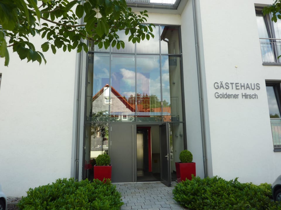 Eingang Gästehaus Hotel & Gasthaus Goldener Hirsch