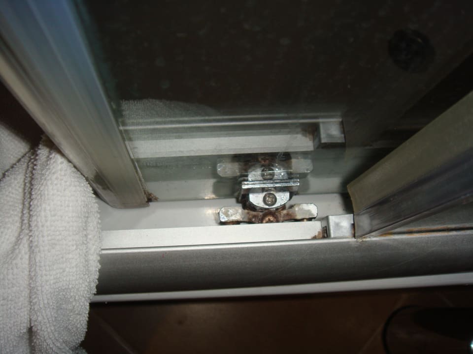 Schimmelansatz im Bad/Dusche Zi. 1211 FUN&SUN Smart Hane Sun Hotel