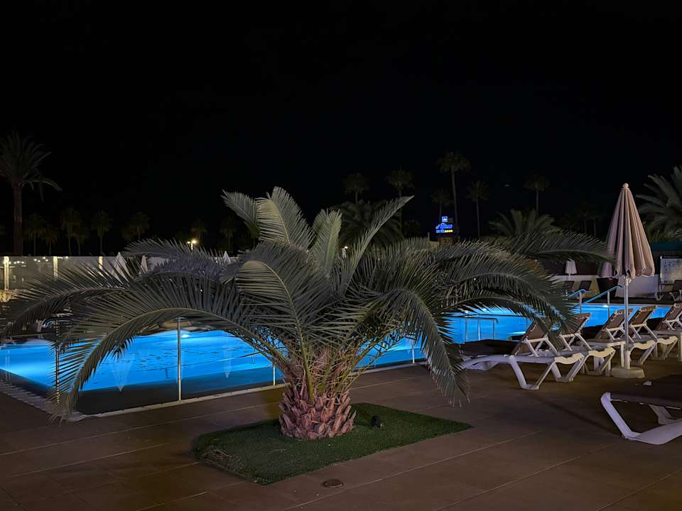 Pool HL Miraflor Suites Hotel