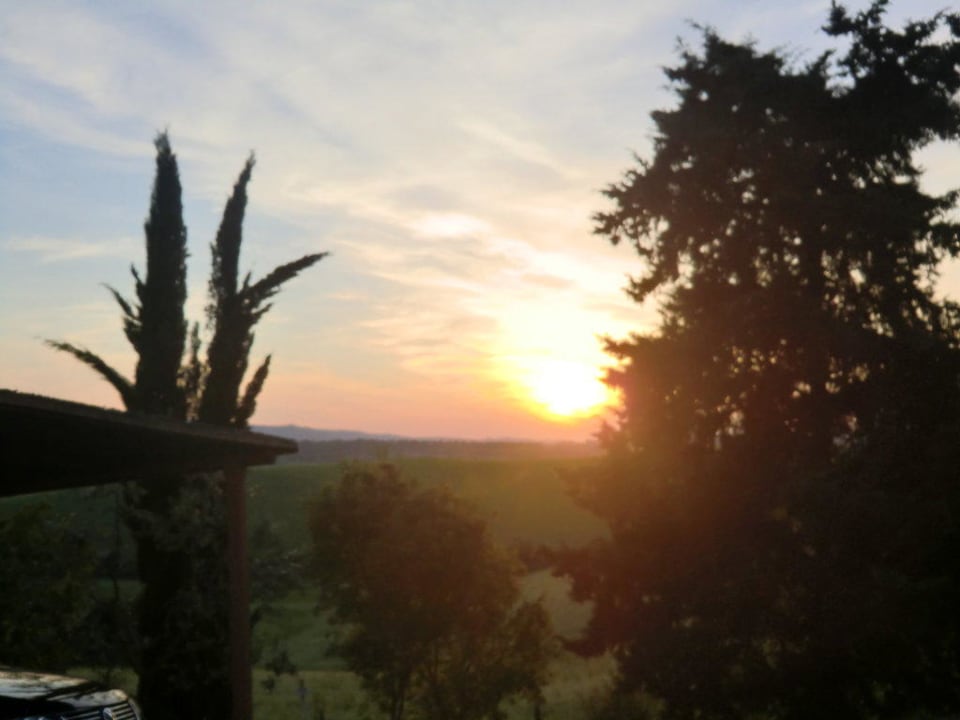 Blick in den Sonnenuntergang vom Essplatz aus Agriturismo Podere Il Gattero