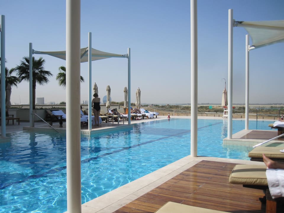 Pool Crowne Plaza Hotel Yas Island