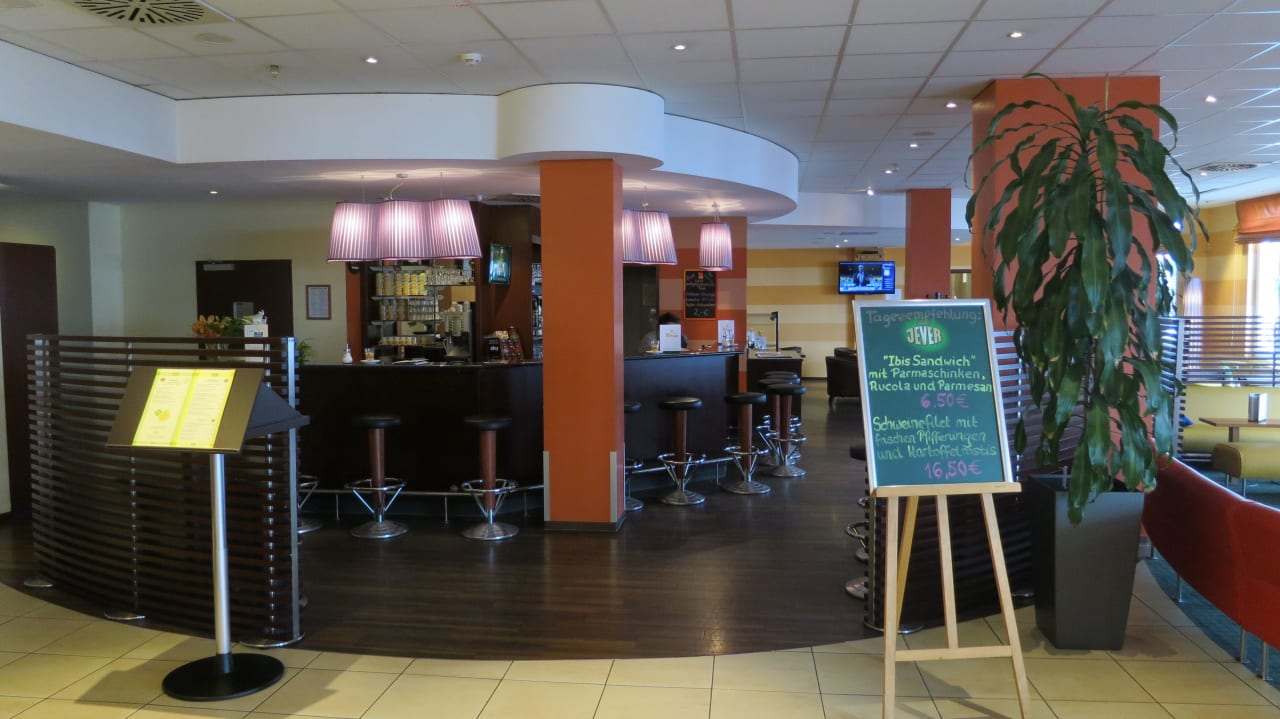 Bar mit Lobby Ibis Hamburg Alster Centrum Hotel