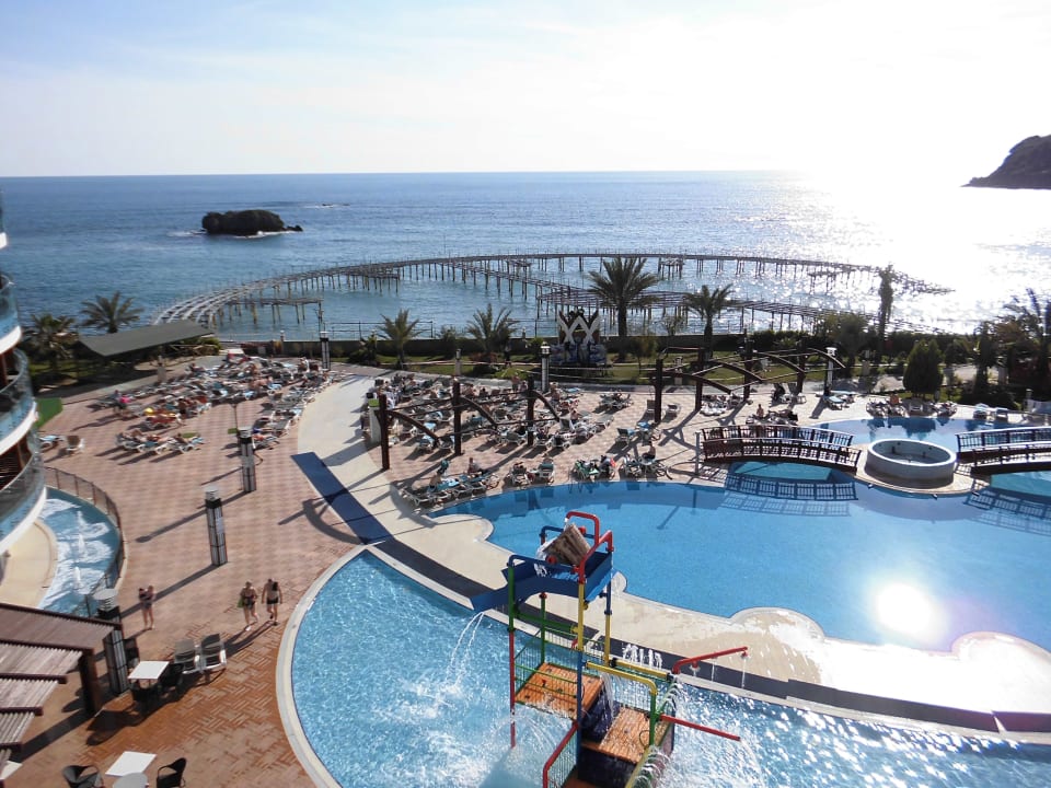 Poolbereich mit Meerblick Granada Luxury Okurcalar