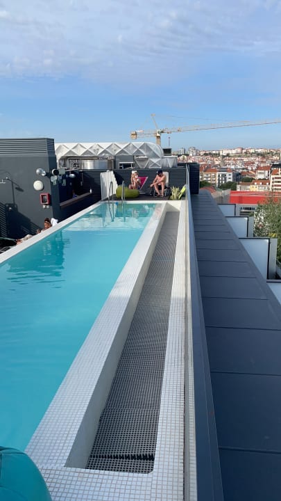 Pool Moxy Lisbon City