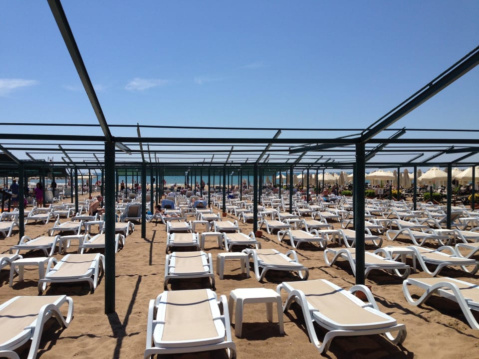 Sehr feiner Sandstrand... Side Breeze Hotel