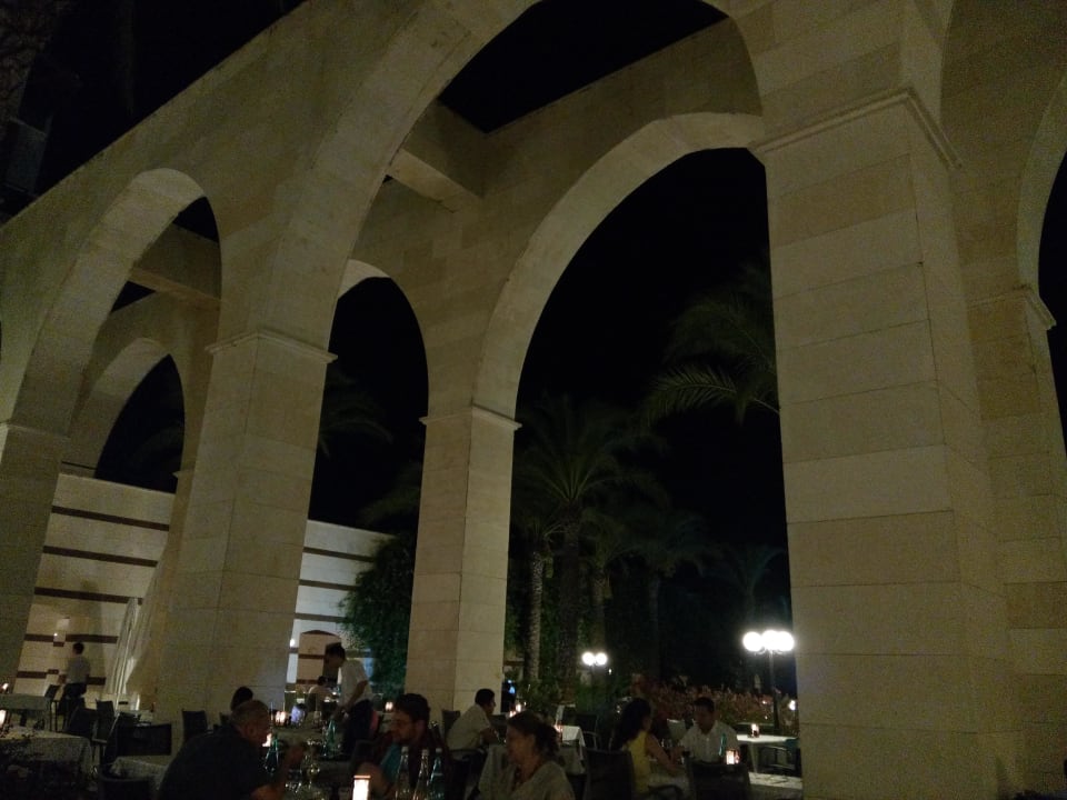 Herrliches Abendessen im Freien Kempinski Hotel The Dome Belek