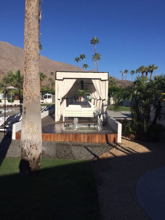 Cabanas bei der Poolanlage L'Horizon Resort & Spa - Adults only
