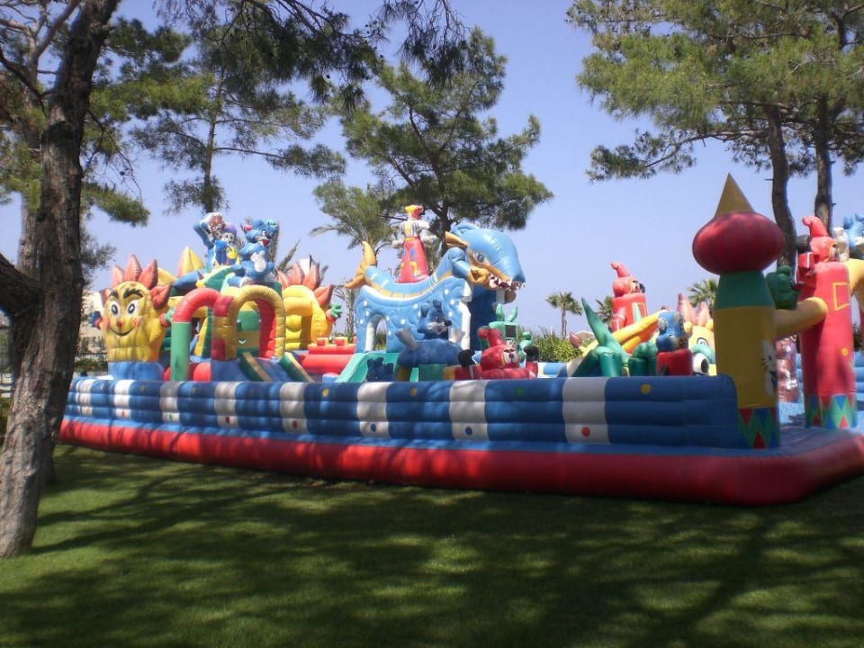 Hüpfburg im Kinderkönigreich Rixos Sungate