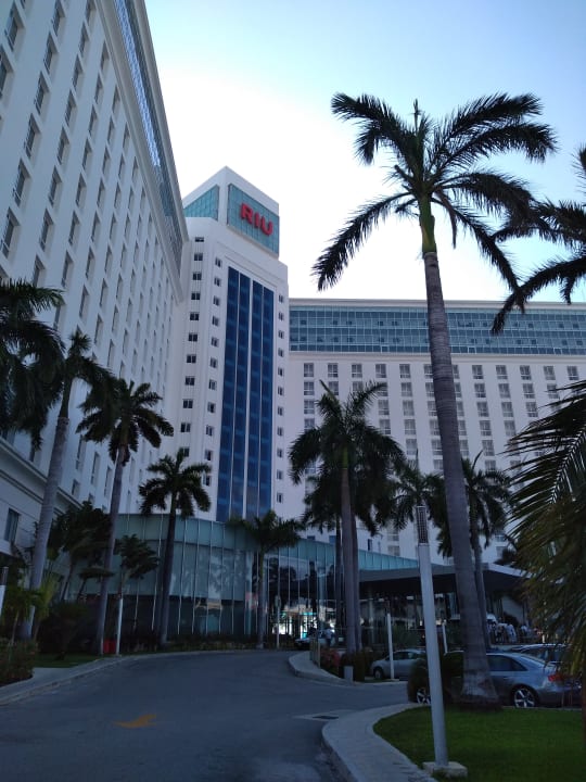 Außenansicht Hotel Riu Cancun
