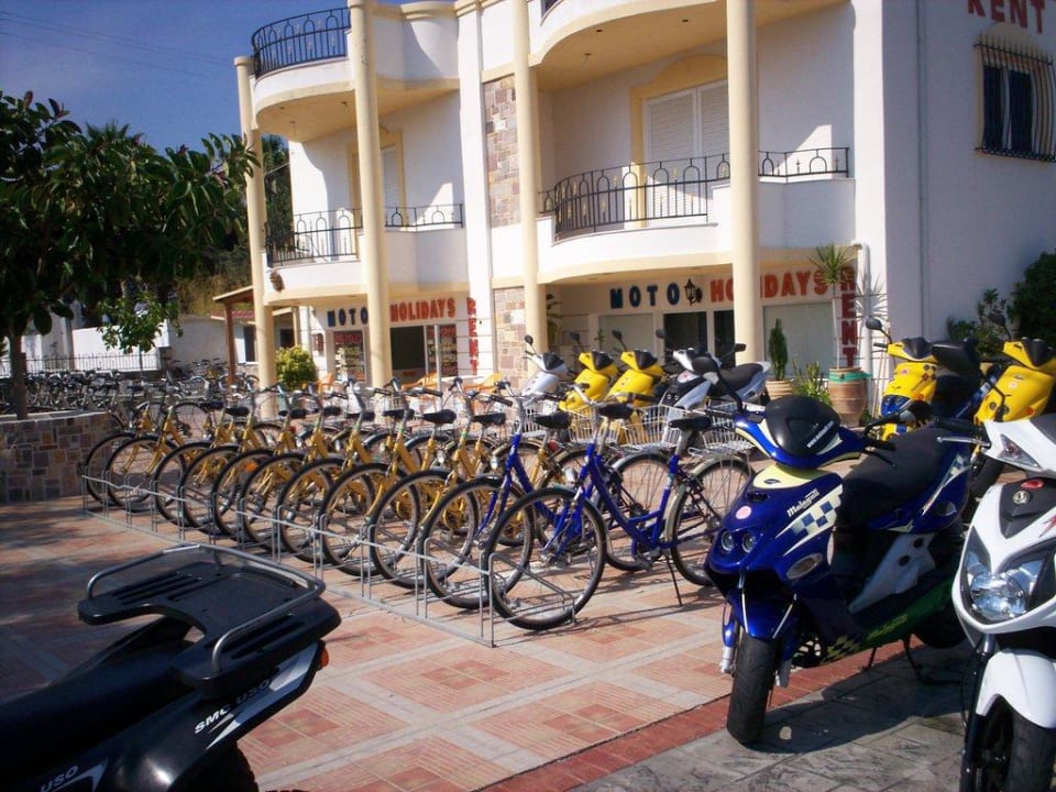 Gegenüber vom Hotel Gaia Garden Hotel