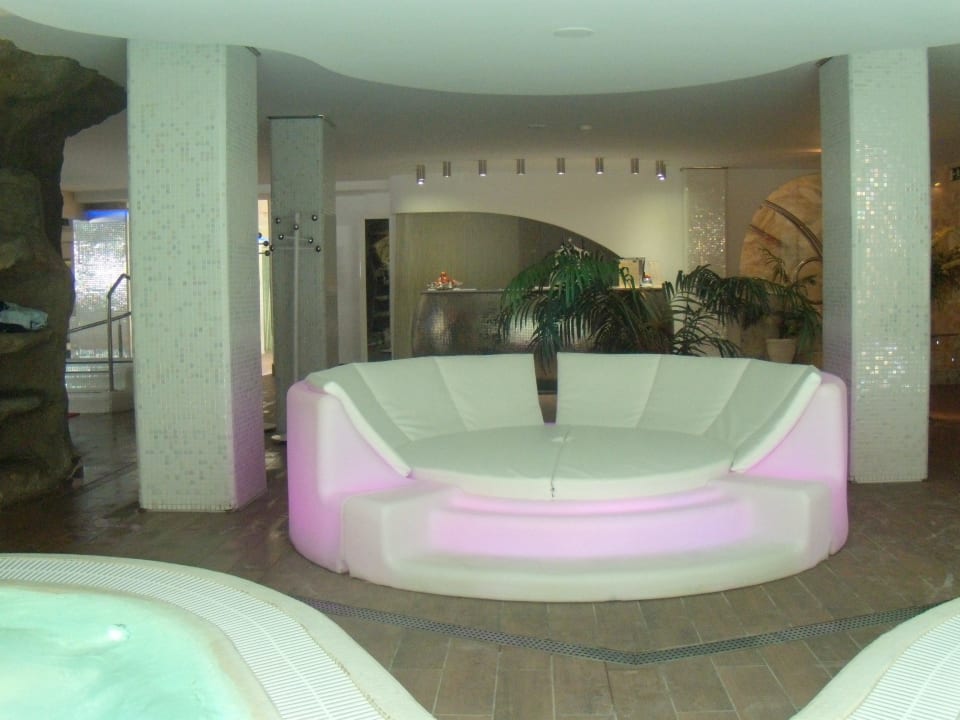 Ruhemöglichkeiten im Wellnessbereich Bull Dorado Beach & Spa