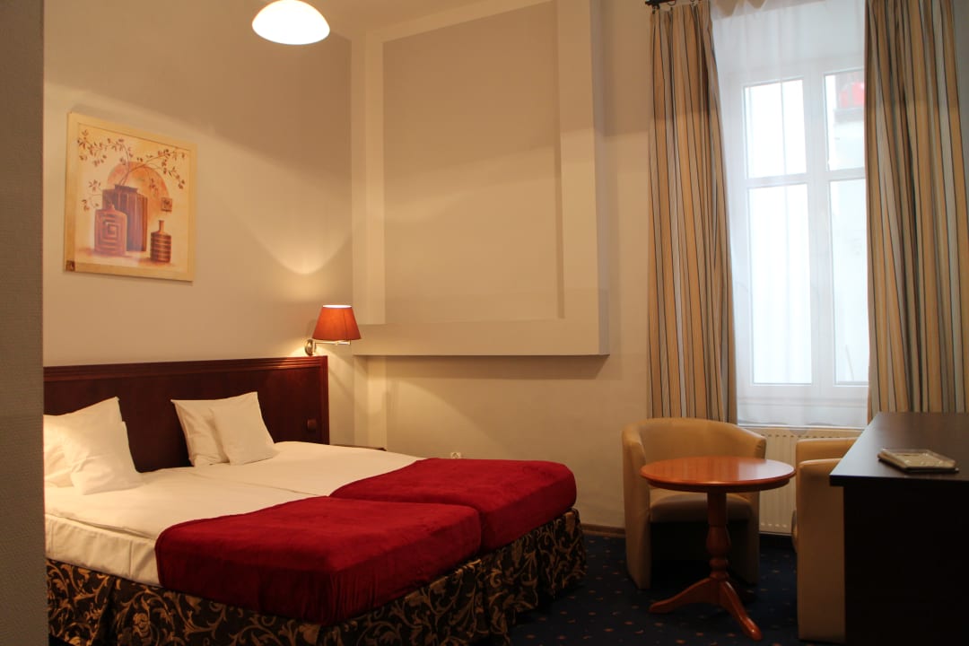 Zimmer Red Carpet Hostel