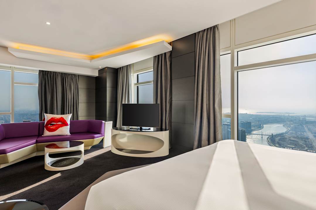 Zimmer V Hotel Dubai, Curio Collection by Hilton