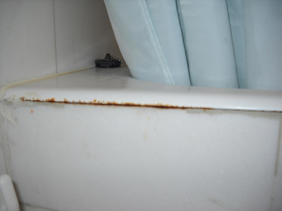 Verdreckter Badewannnenrand Kresten Palace Hotel