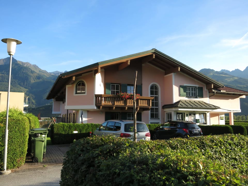 Blick auf den Eingang Appartements Mary