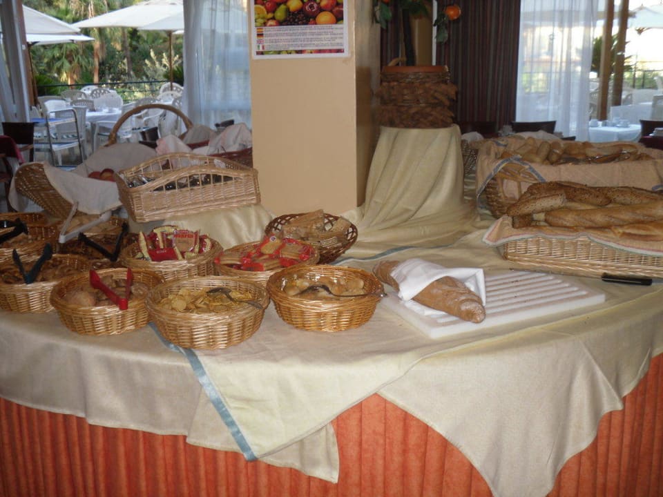 Immer frisches, unterschiedliches Brot Valentin Grand Park Suite Hotel