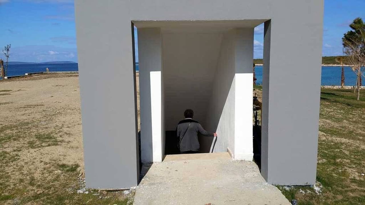 Notausgang der Disko Aquasis De Luxe Resort & Spa