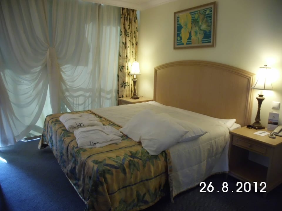 Doppelbett im Familienzimmen IC Hotels Green Palace