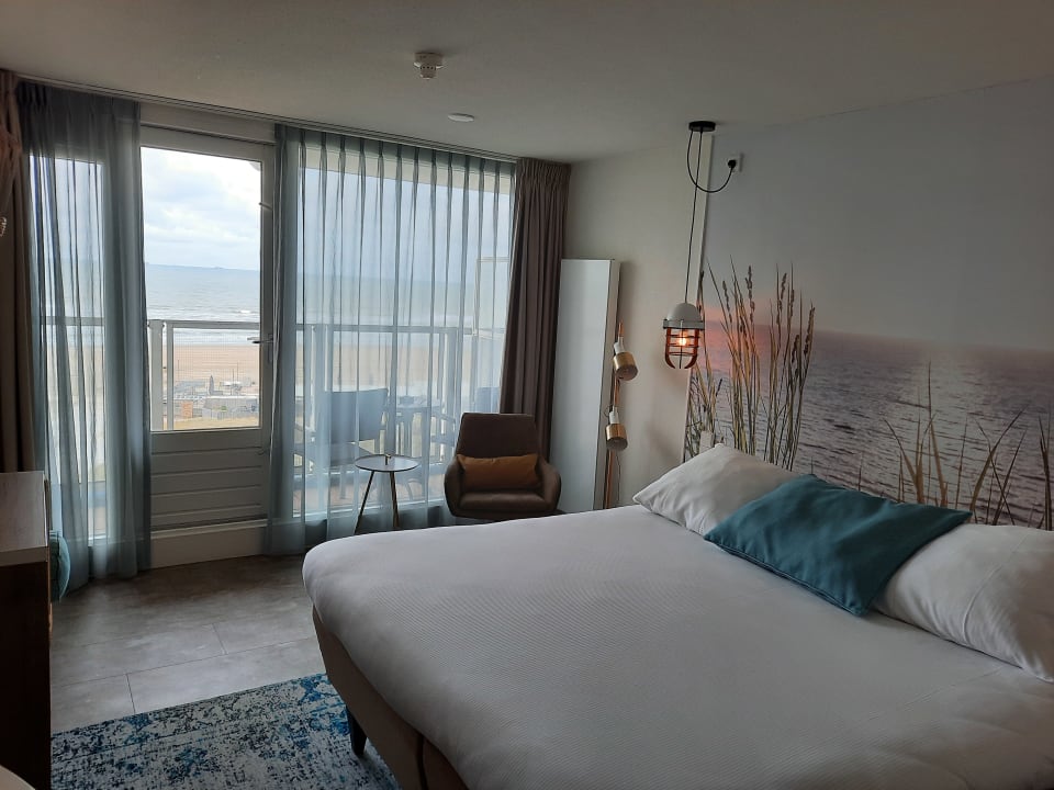 Zimmer Carlton Beach Hotel