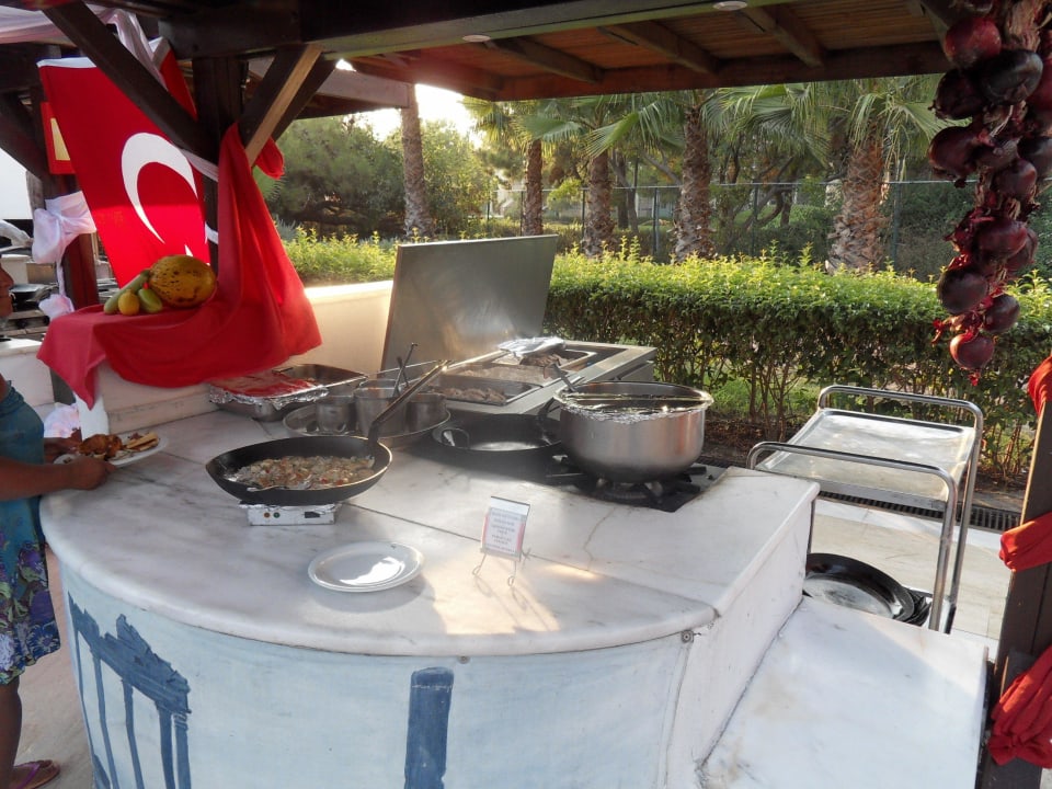 Einzelne Stationen beim Abendessen. Turquoise Hotel