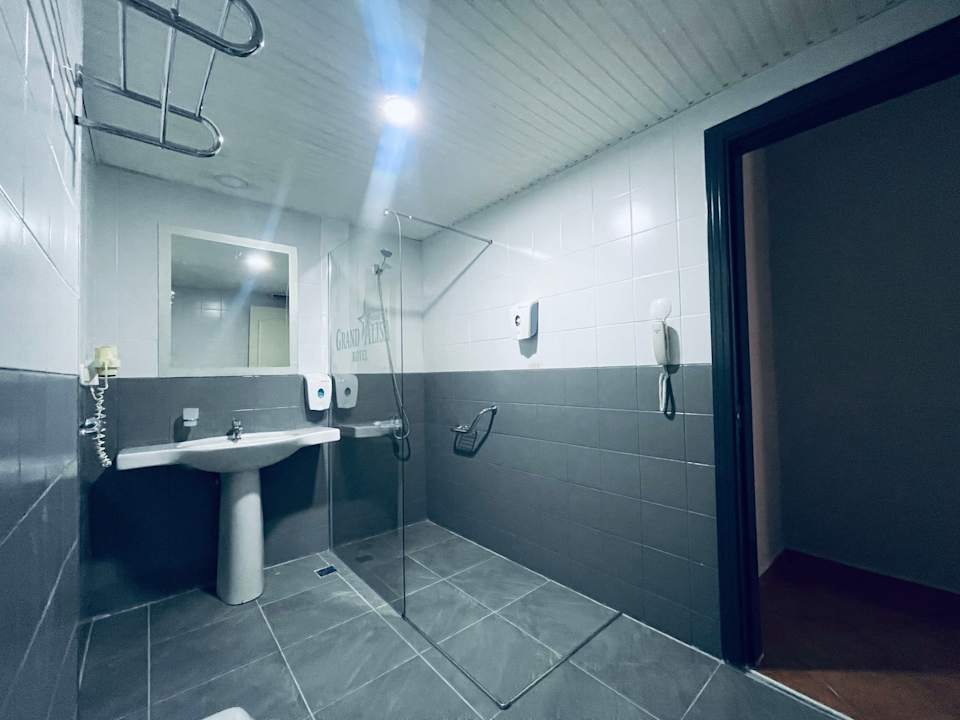 Zimmer Grand Alisa Hotel