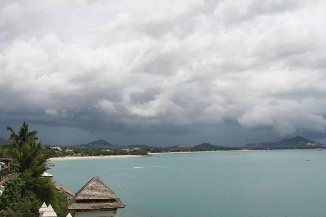 Dunkle Wolken im Juli The Fair House Beach Resort