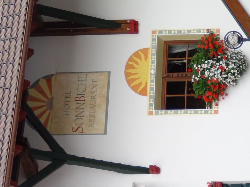 Hotel Sonnbichl von rechts Hotel die Arlbergerin